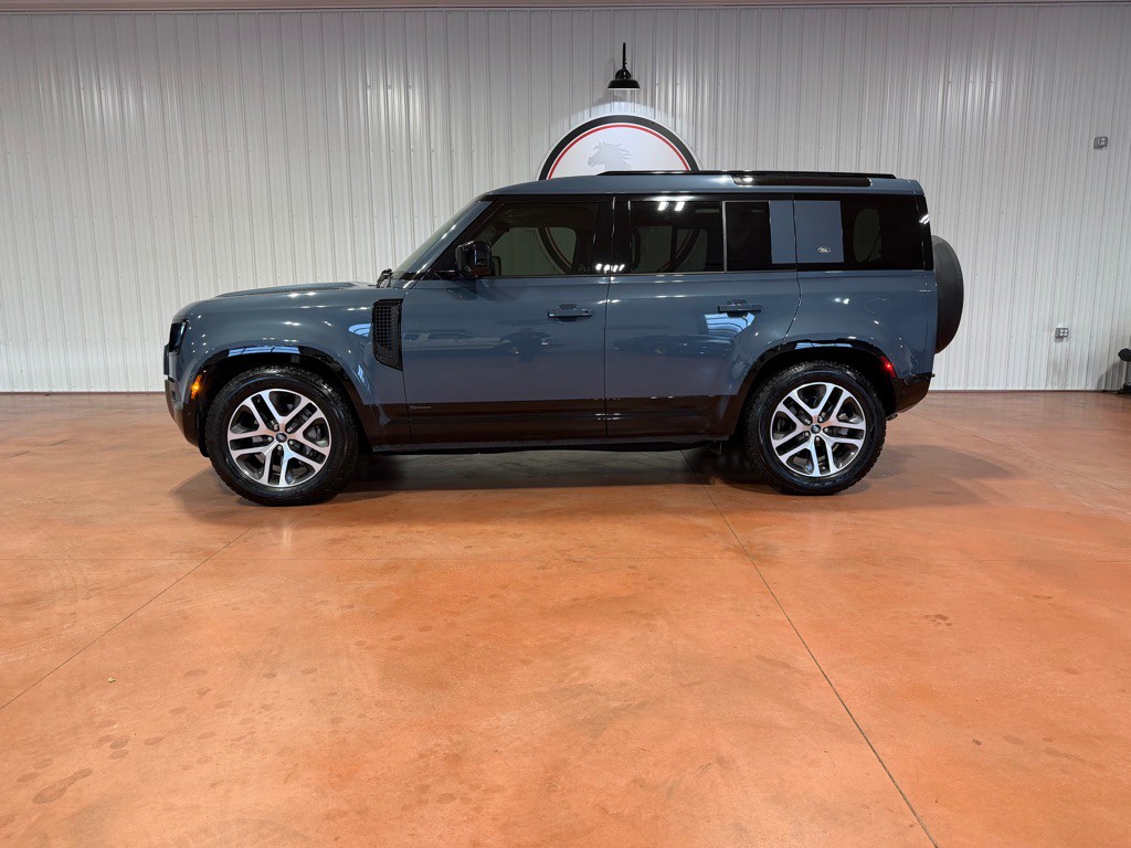 2021 Land Rover Defender Image 2