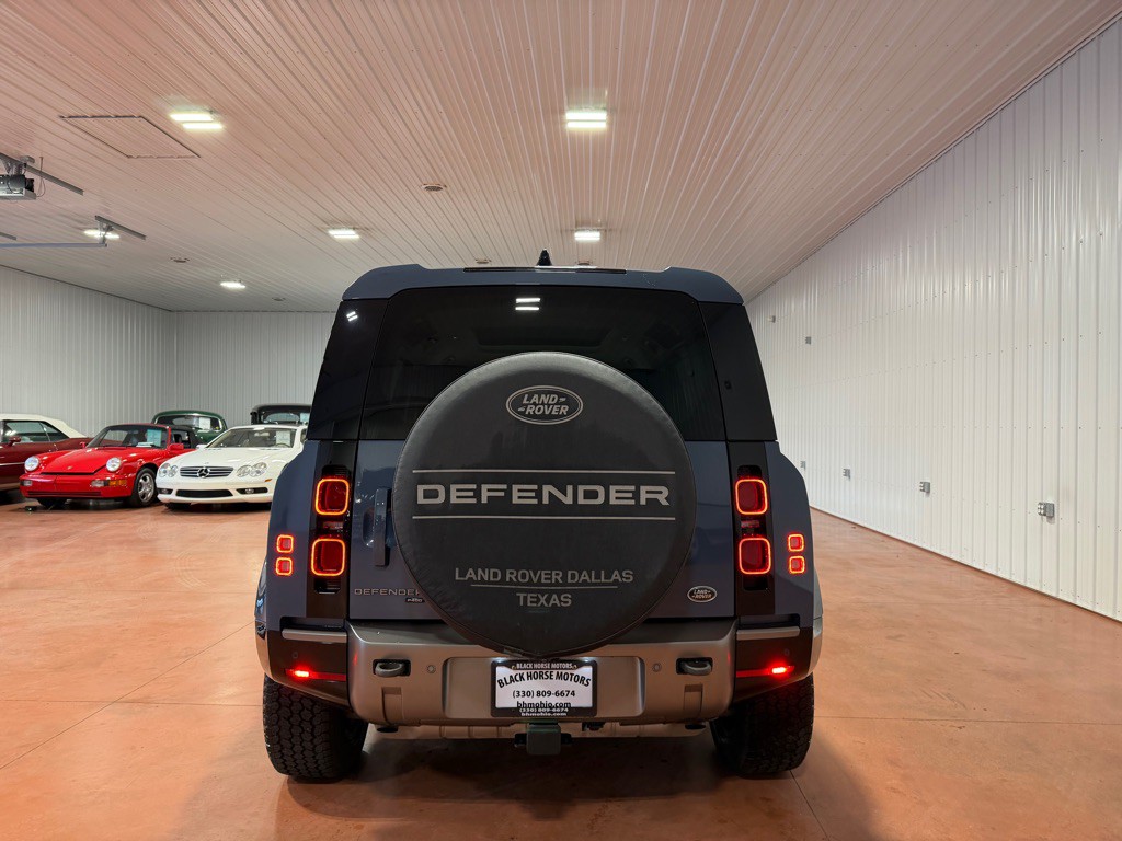 2021 Land Rover Defender Image 9