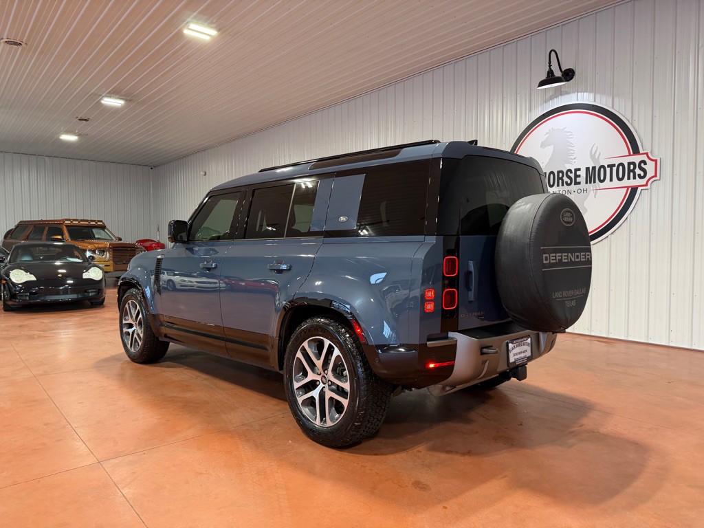 2021 Land Rover Defender Image 10