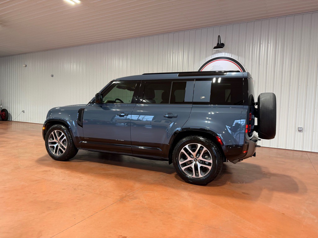 2021 Land Rover Defender Image 11