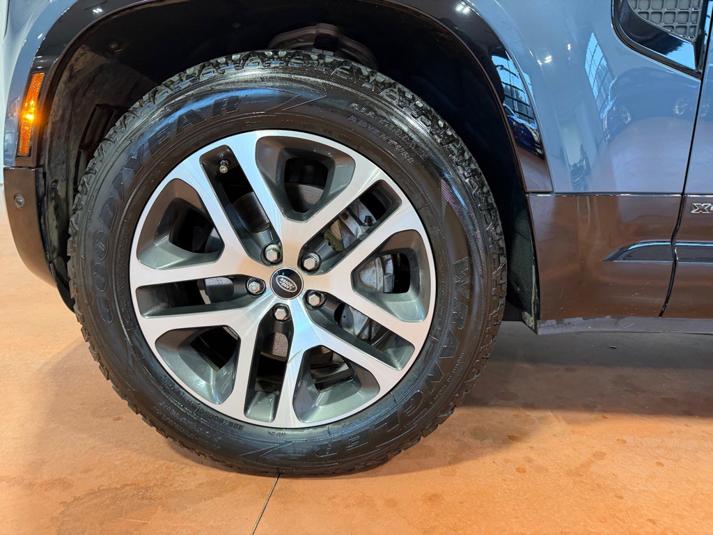 2021 Land Rover Defender Image 13