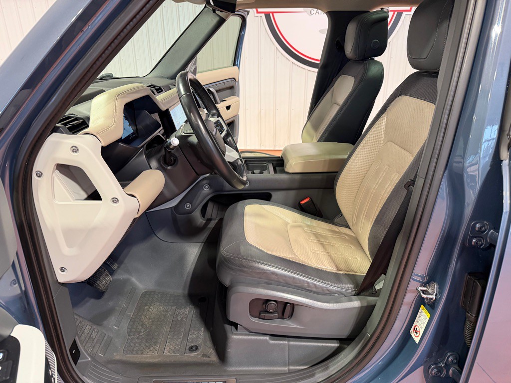 2021 Land Rover Defender Image 18