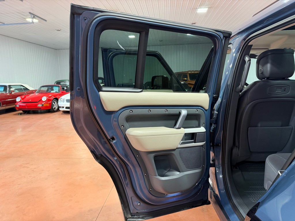 2021 Land Rover Defender Image 20