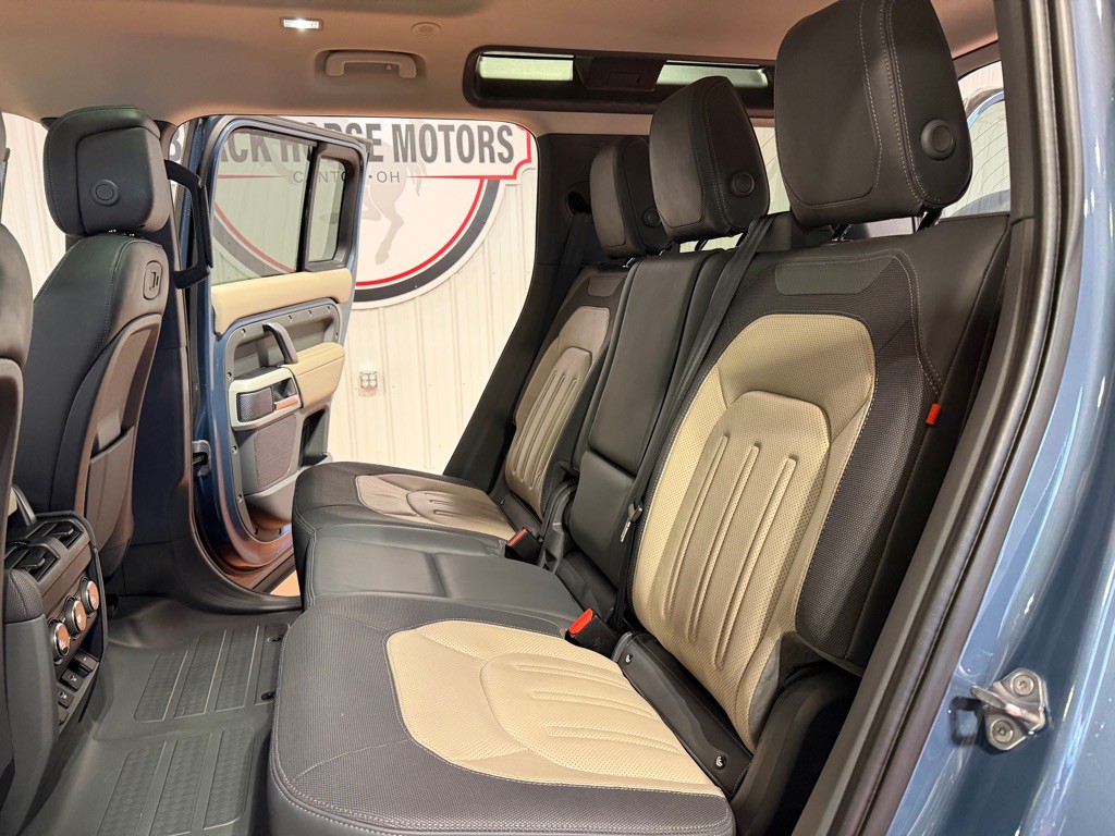 2021 Land Rover Defender Image 22