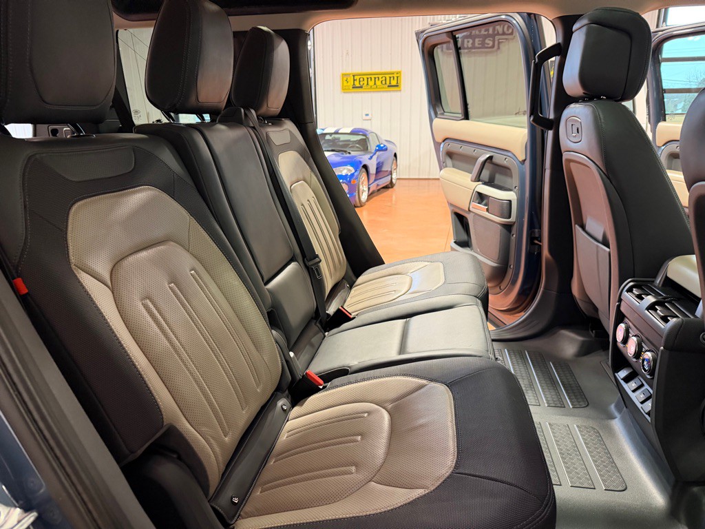 2021 Land Rover Defender Image 28