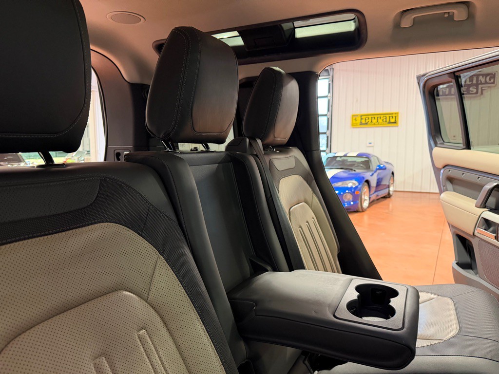 2021 Land Rover Defender Image 30
