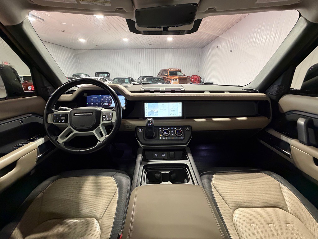 2021 Land Rover Defender Image 31