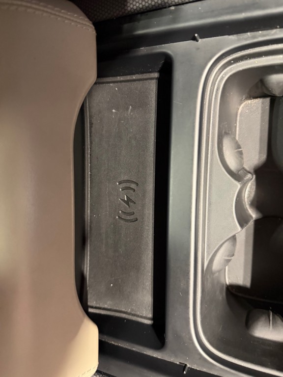 2021 Land Rover Defender Image 38