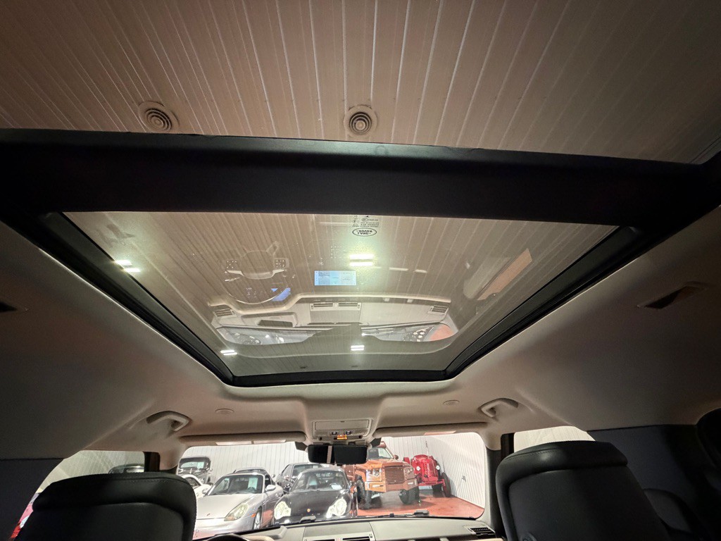 2021 Land Rover Defender Image 39