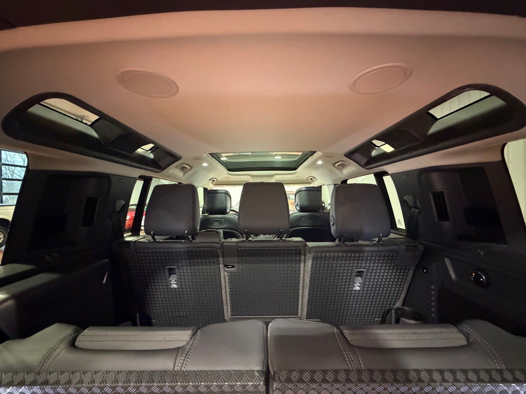 2021 Land Rover Defender Image 42