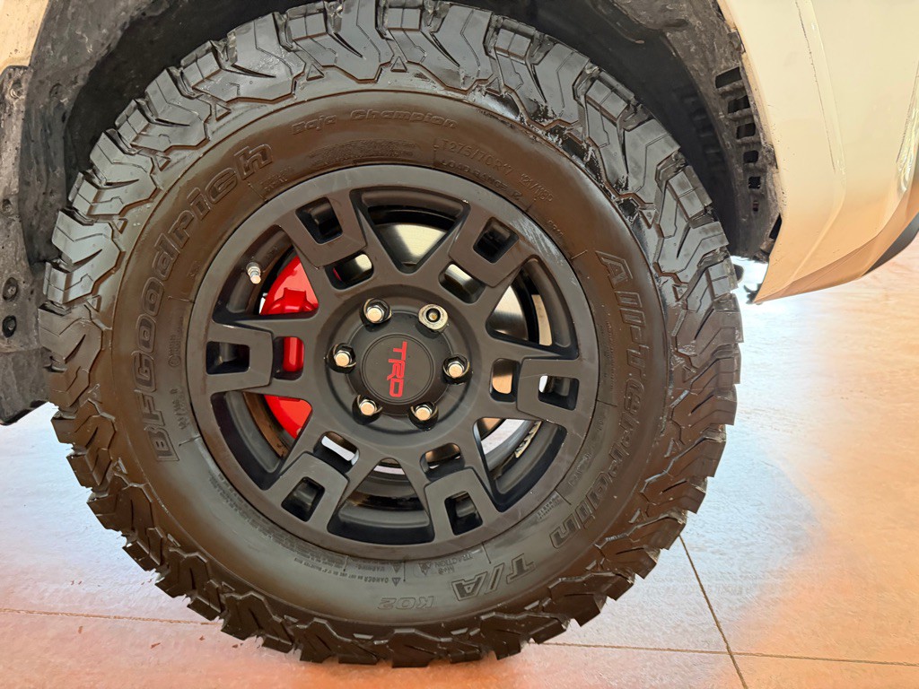 2017 Toyota 4Runner Image 13