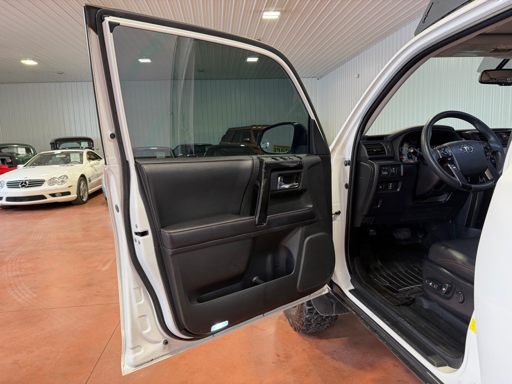 2017 Toyota 4Runner Image 16