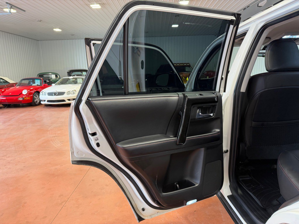 2017 Toyota 4Runner Image 19