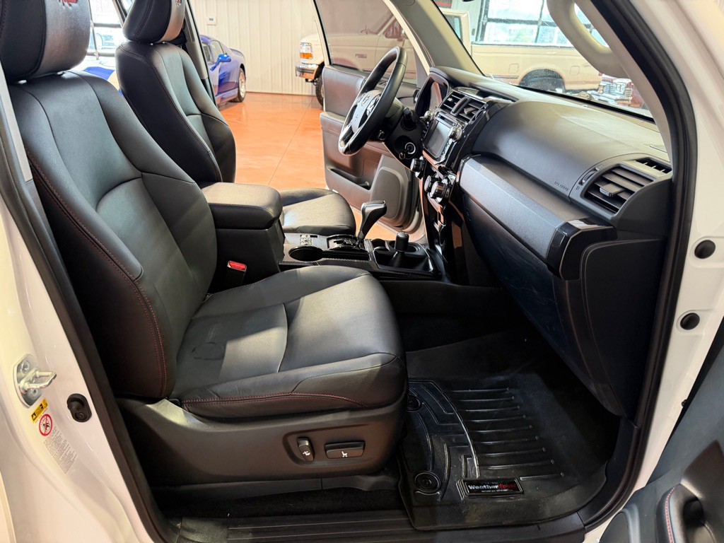 2017 Toyota 4Runner Image 23