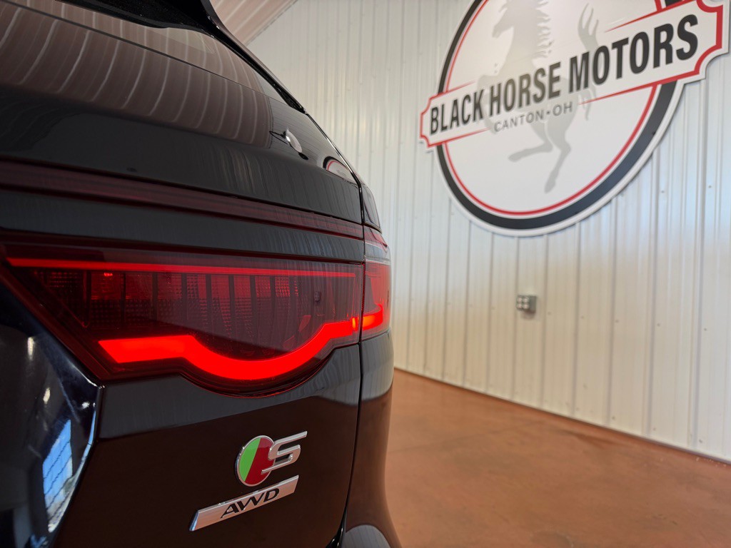 2018 Jaguar XF Image 11