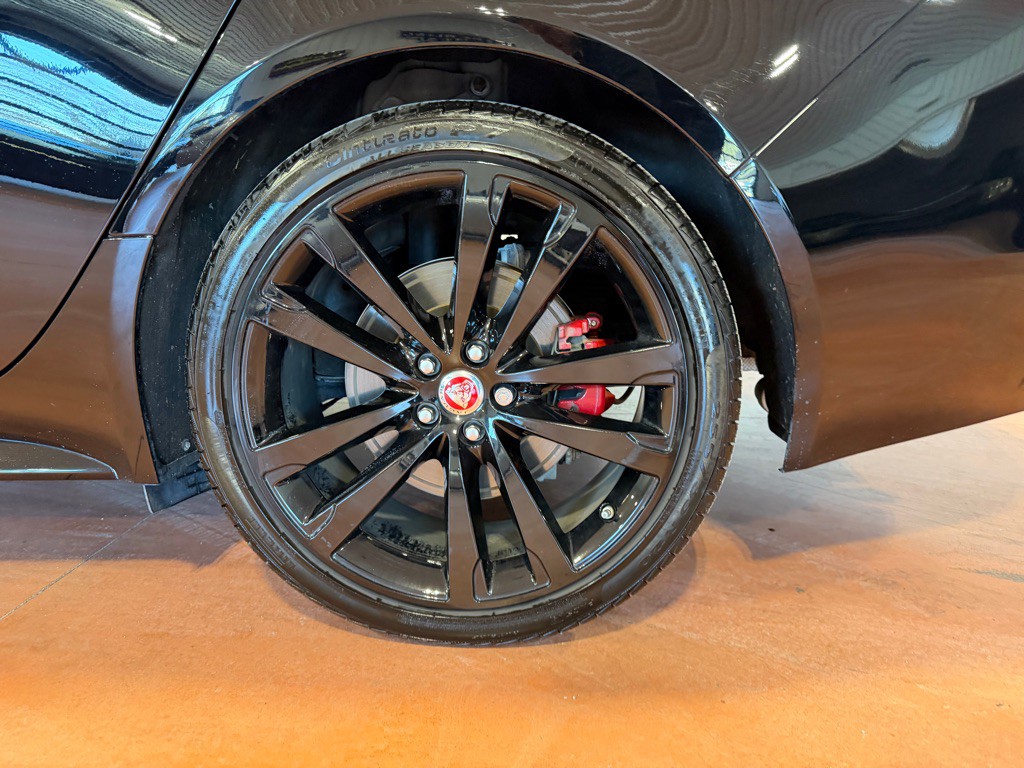 2018 Jaguar XF Image 13