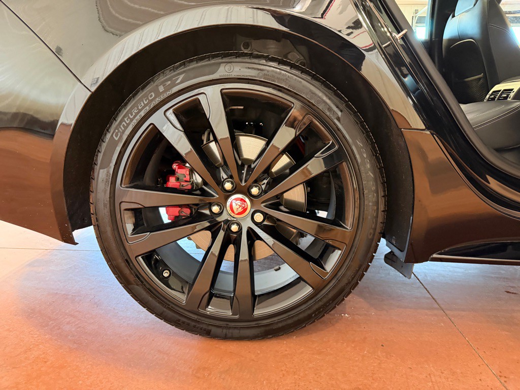 2018 Jaguar XF Image 15