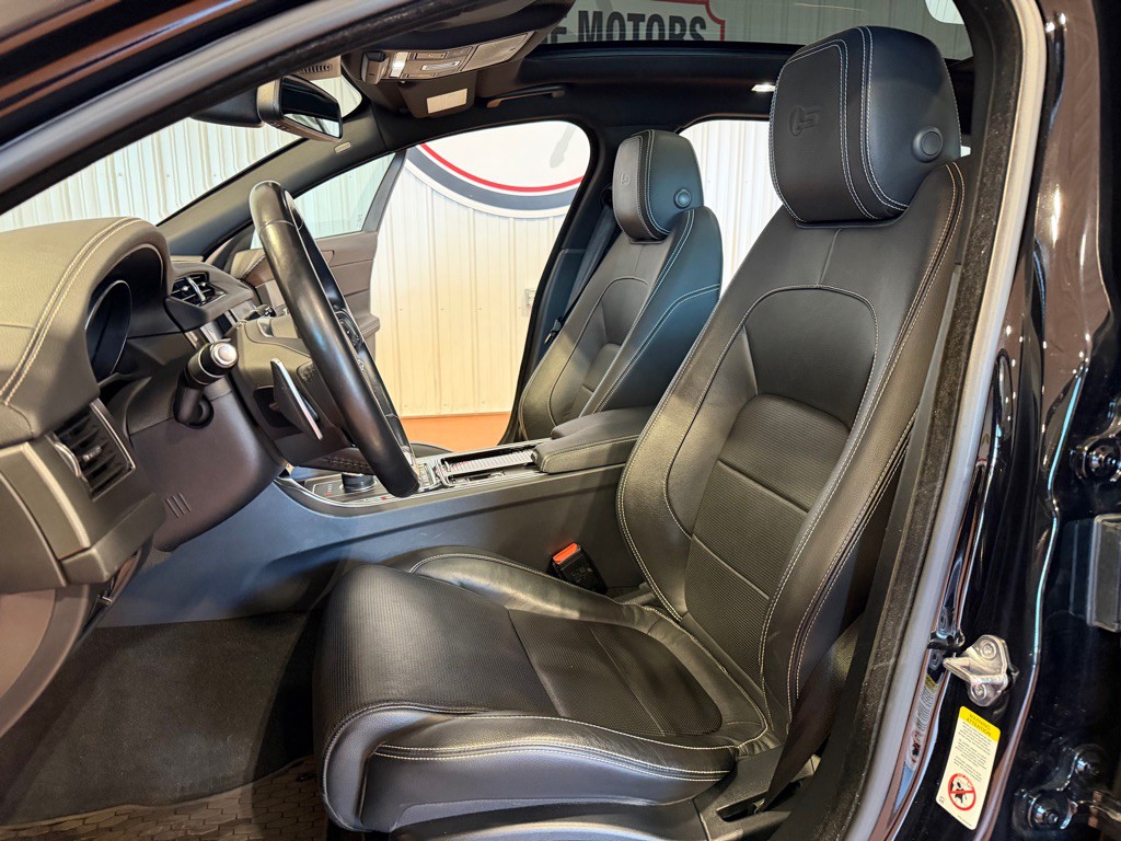 2018 Jaguar XF Image 18