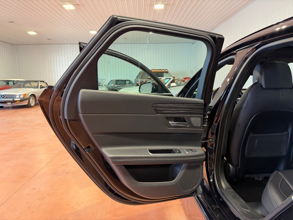 2018 Jaguar XF Image 19