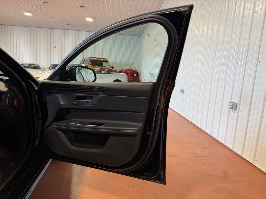 2018 Jaguar XF Image 22