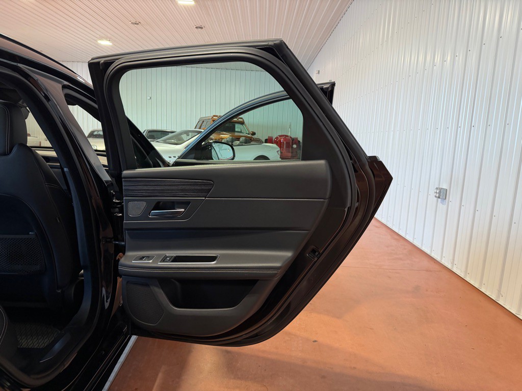 2018 Jaguar XF Image 25