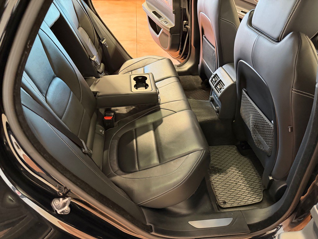 2018 Jaguar XF Image 26