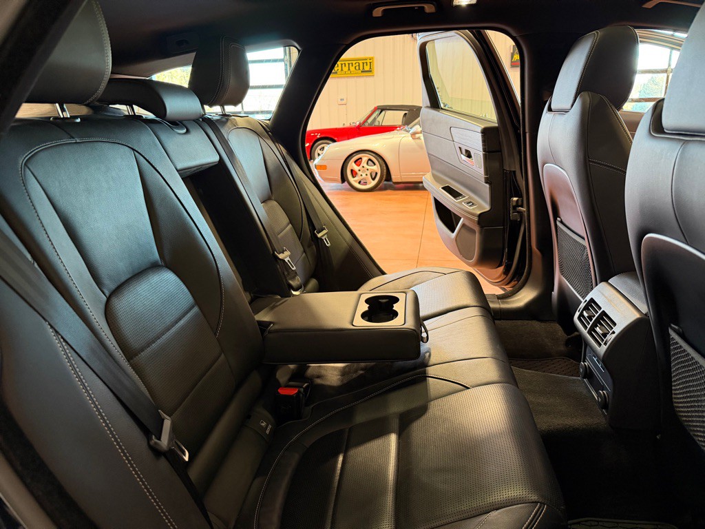 2018 Jaguar XF Image 27