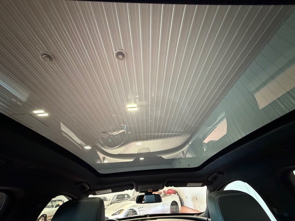 2018 Jaguar XF Image 33