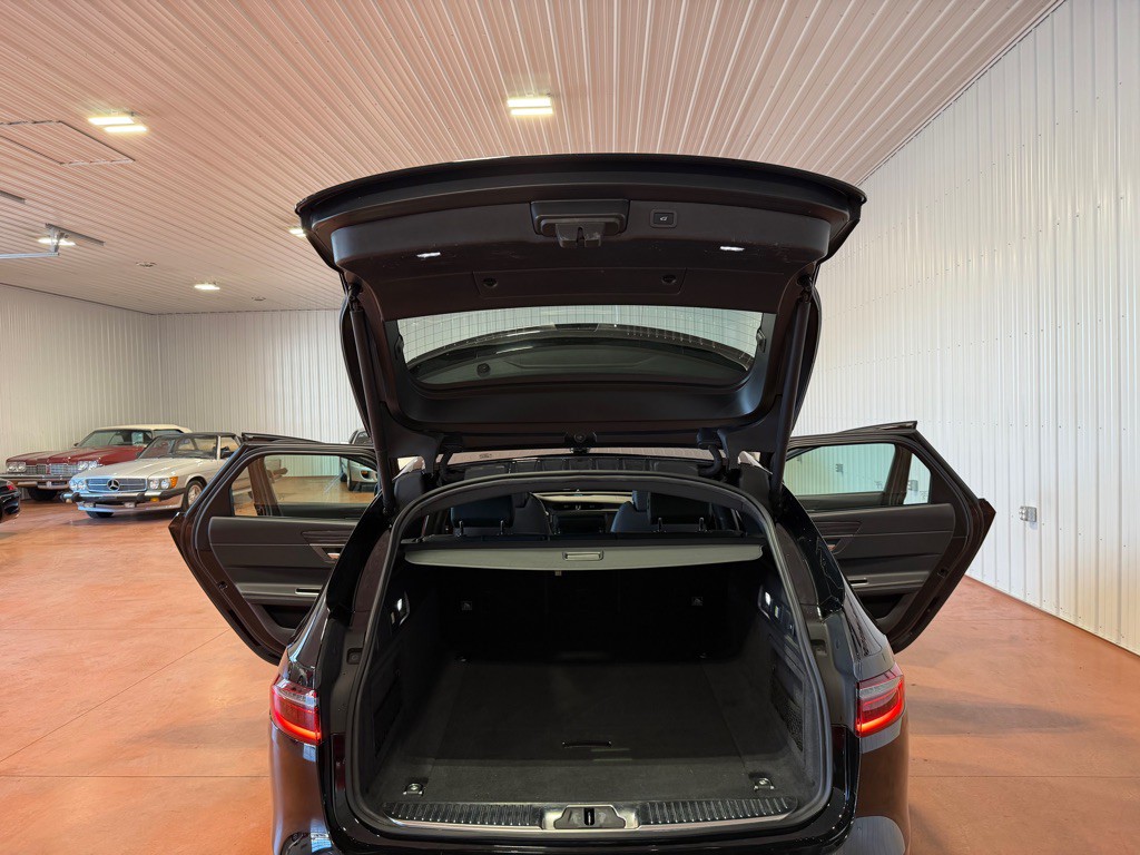 2018 Jaguar XF Image 35