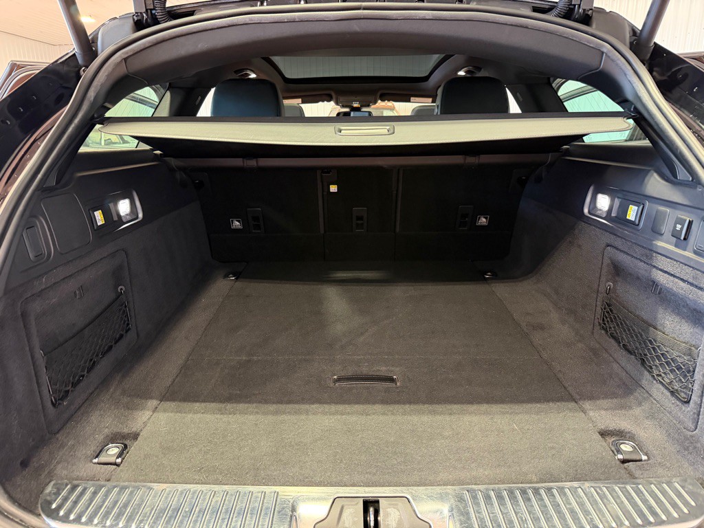 2018 Jaguar XF Image 36