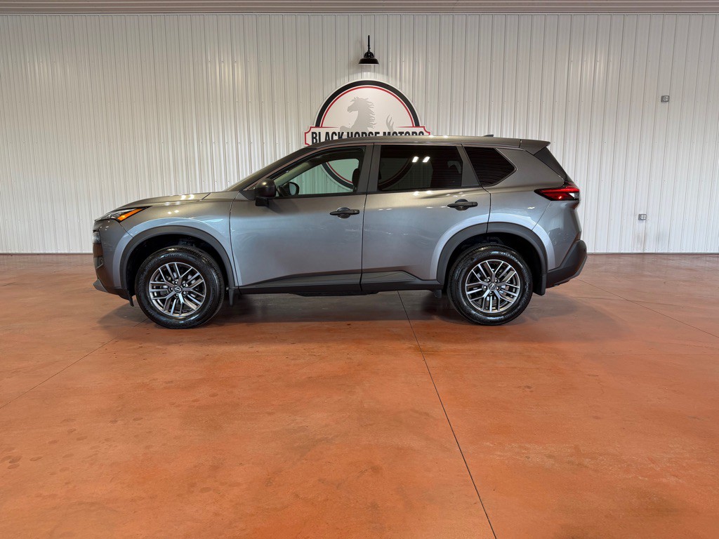 2023 Nissan Rogue Image 2