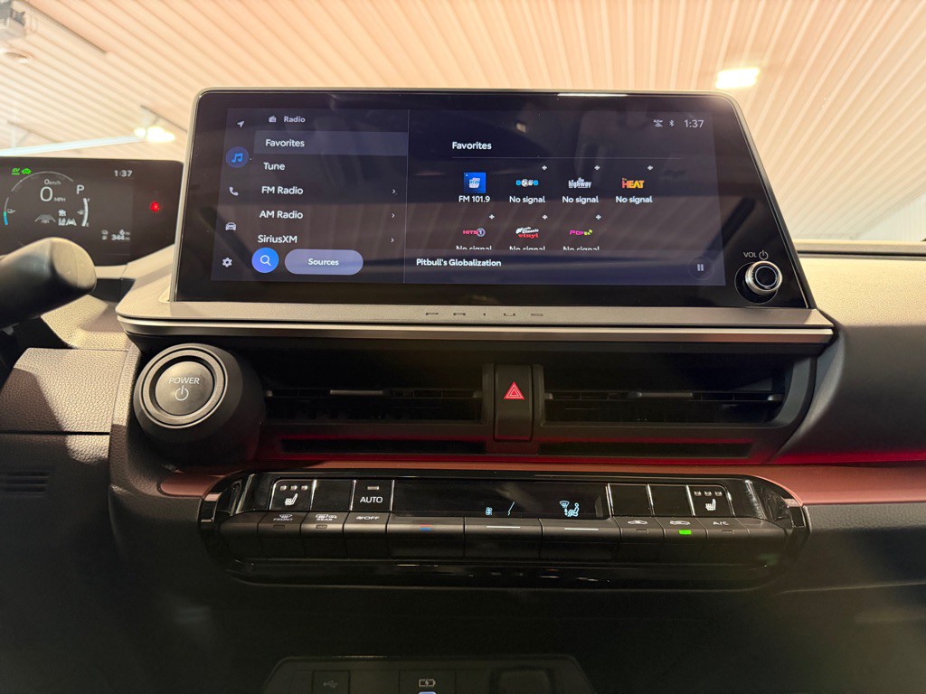 2024 Toyota Prius Image 32