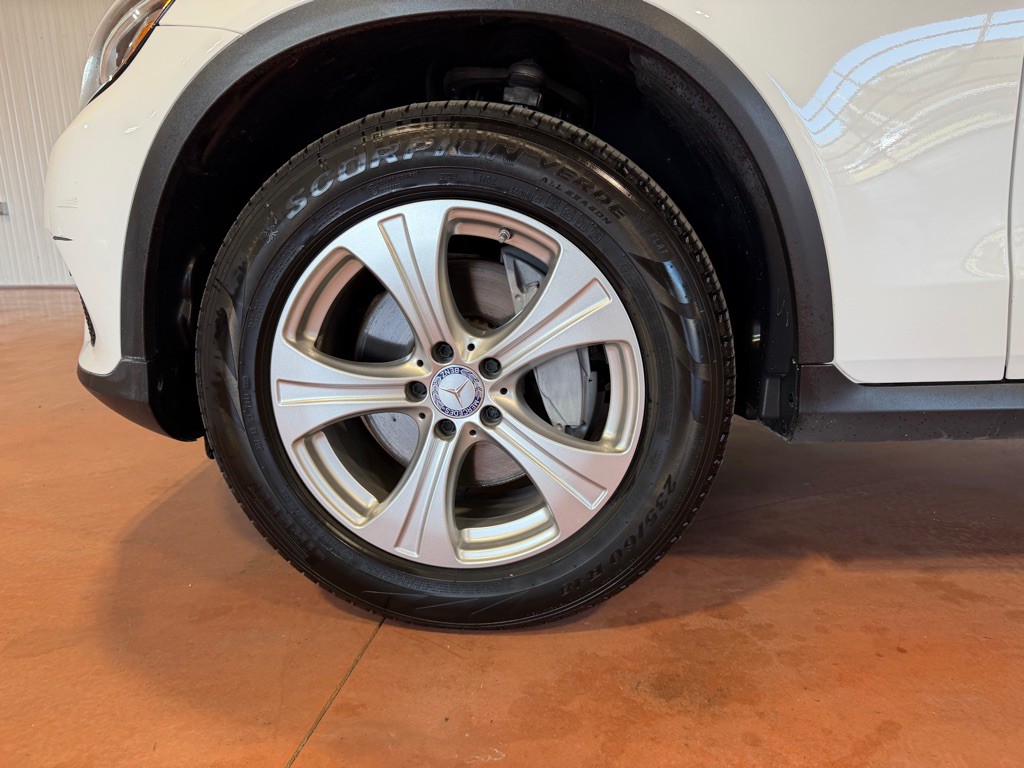 2017 Mercedes-Benz GLC-Class Image 12