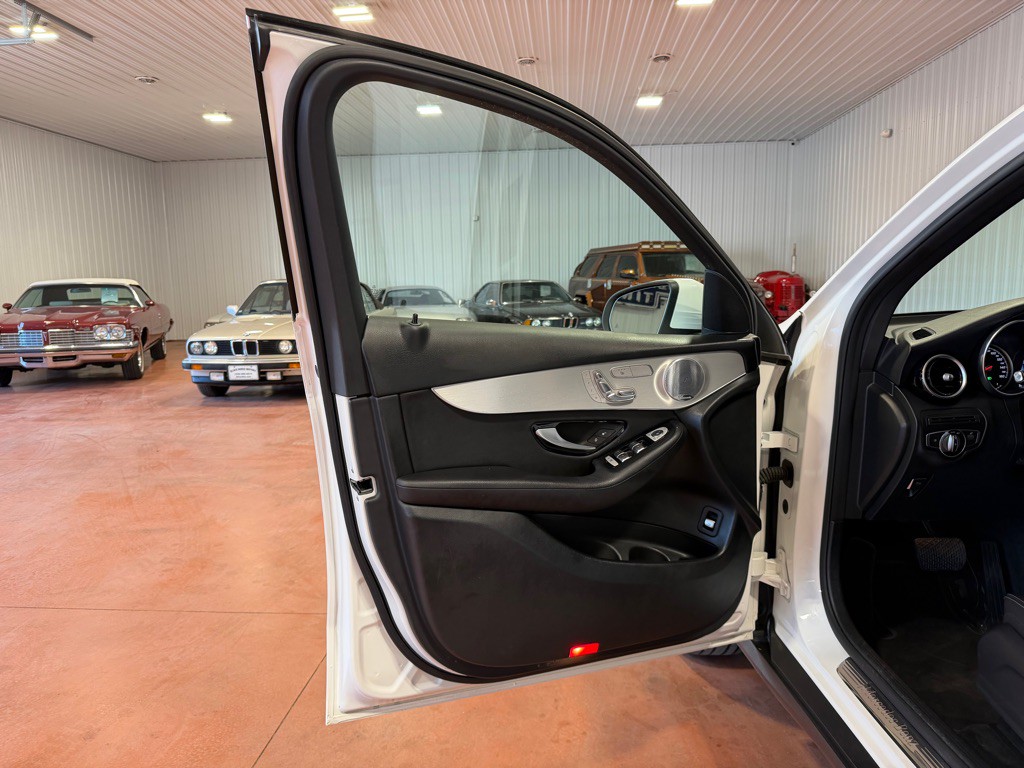 2017 Mercedes-Benz GLC-Class Image 15