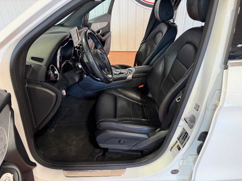 2017 Mercedes-Benz GLC-Class Image 16