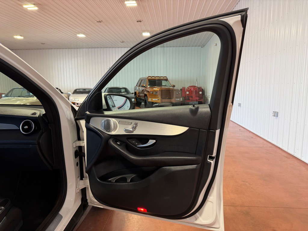 2017 Mercedes-Benz GLC-Class Image 21