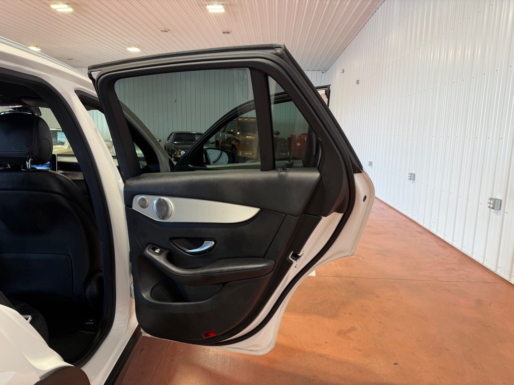 2017 Mercedes-Benz GLC-Class Image 24