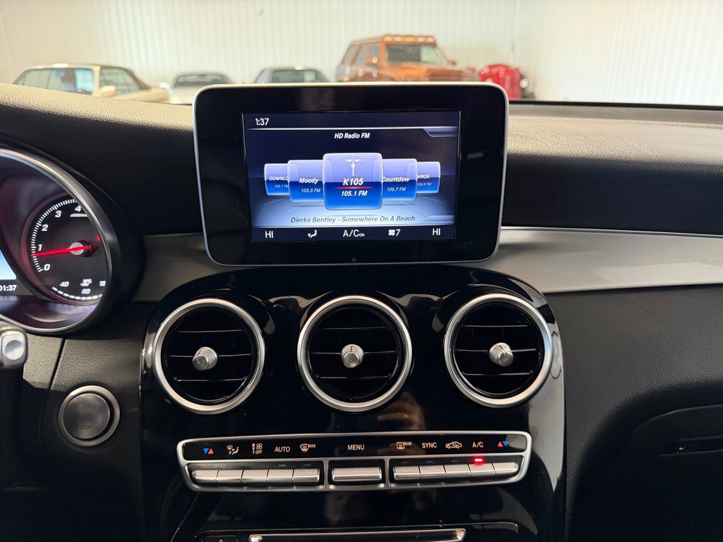 2017 Mercedes-Benz GLC-Class Image 30