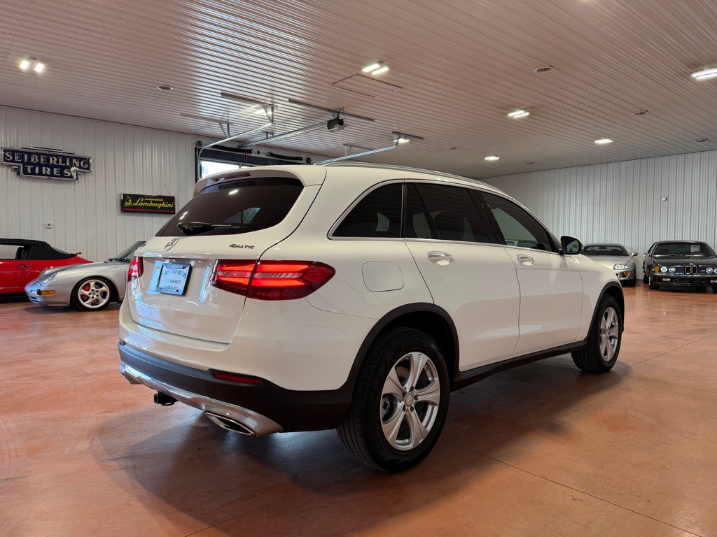 2017 Mercedes-Benz GLC-Class Image 9