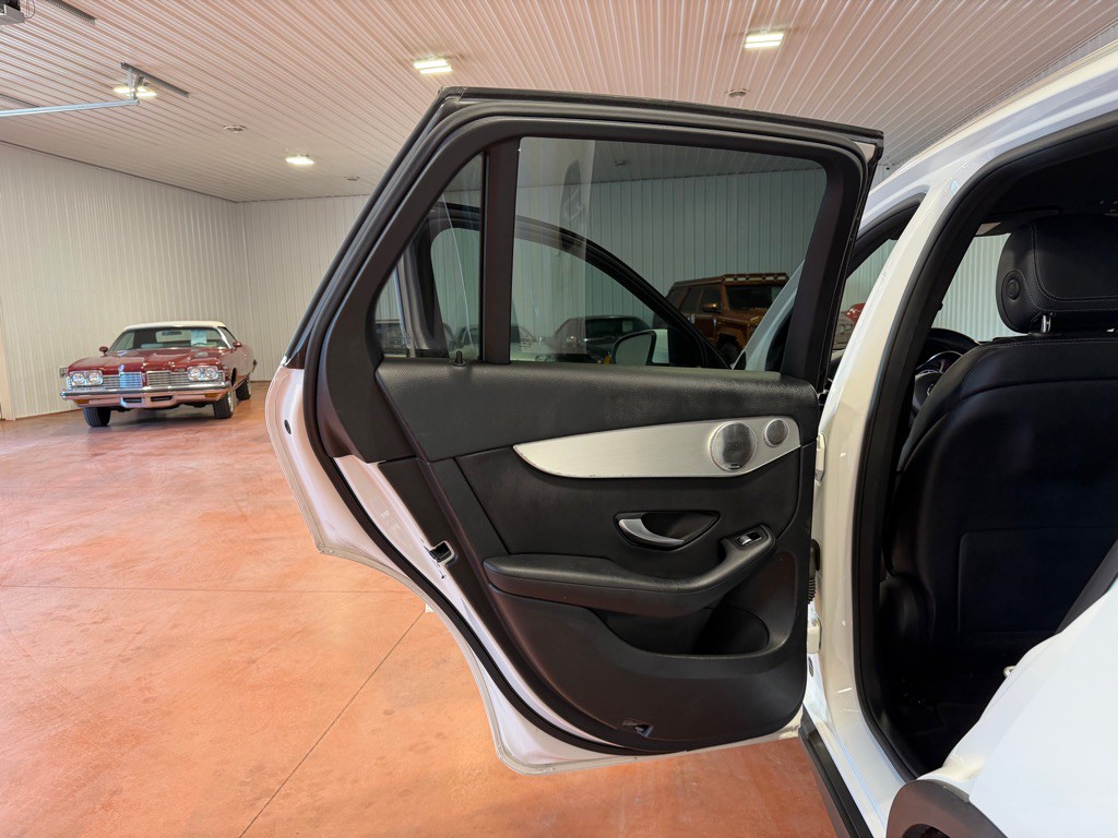 2017 Mercedes-Benz GLC-Class Image 19