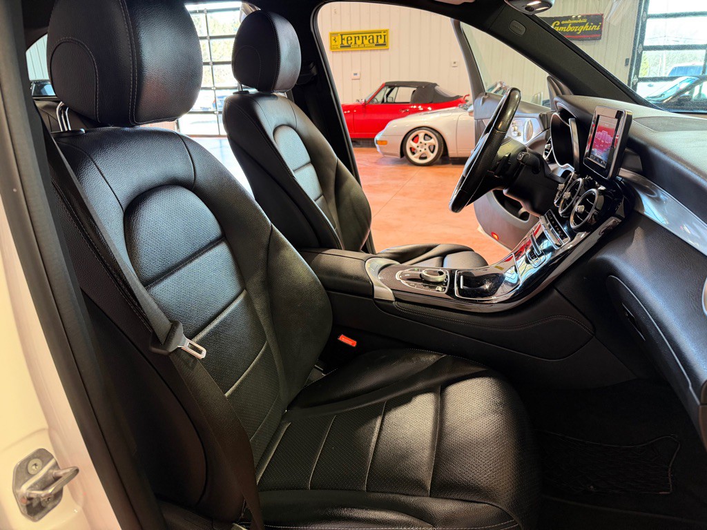 2017 Mercedes-Benz GLC-Class Image 24