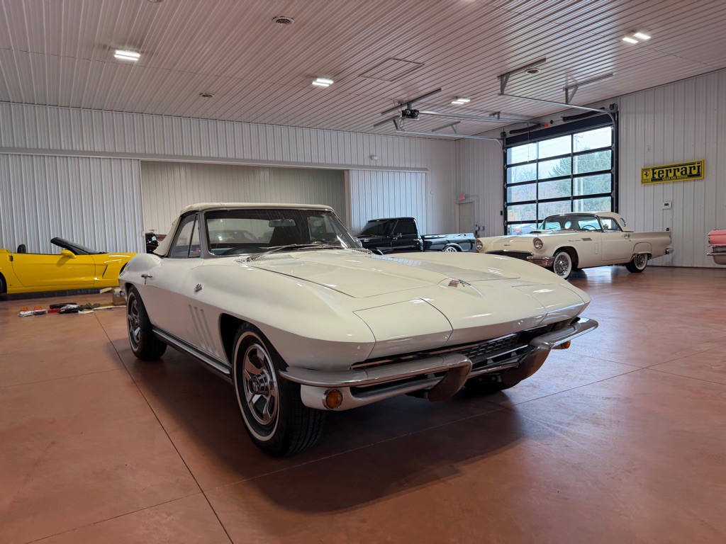 1965 Chevrolet Corvette Image 7