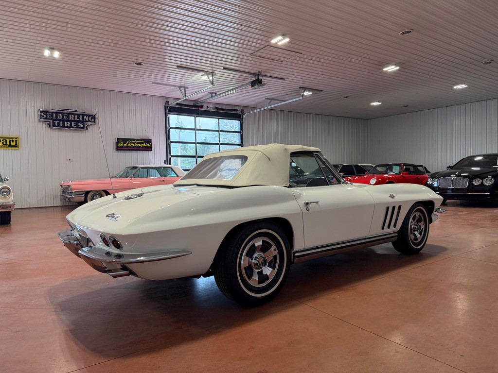 1965 Chevrolet Corvette Image 9