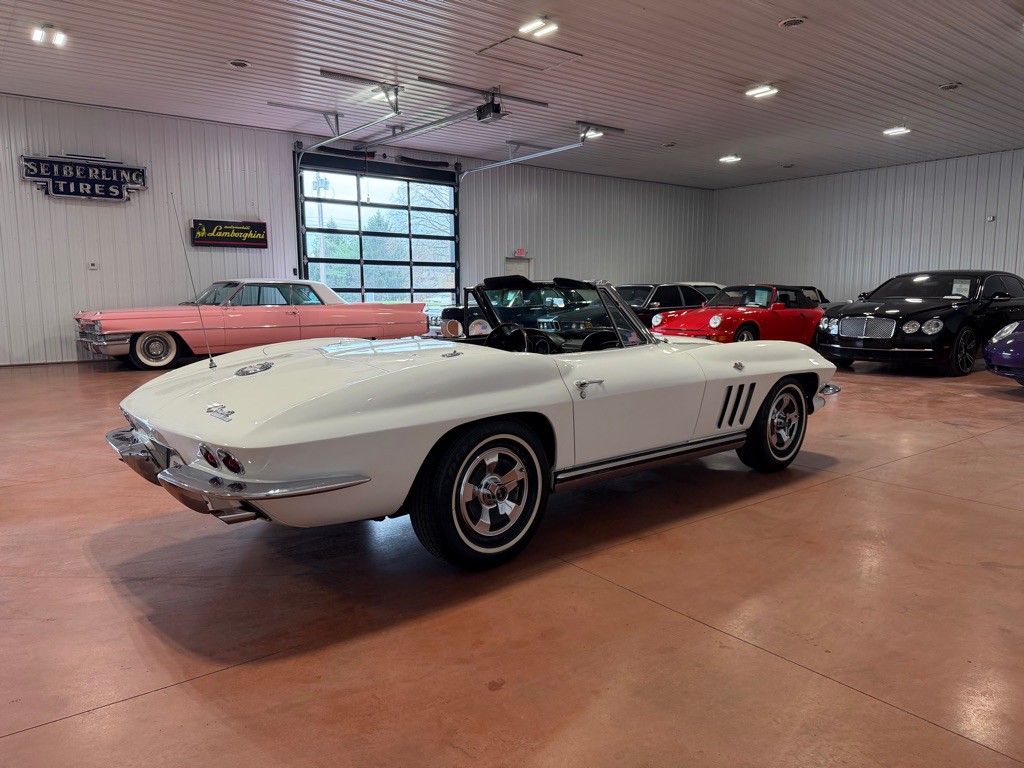 1965 Chevrolet Corvette Image 10