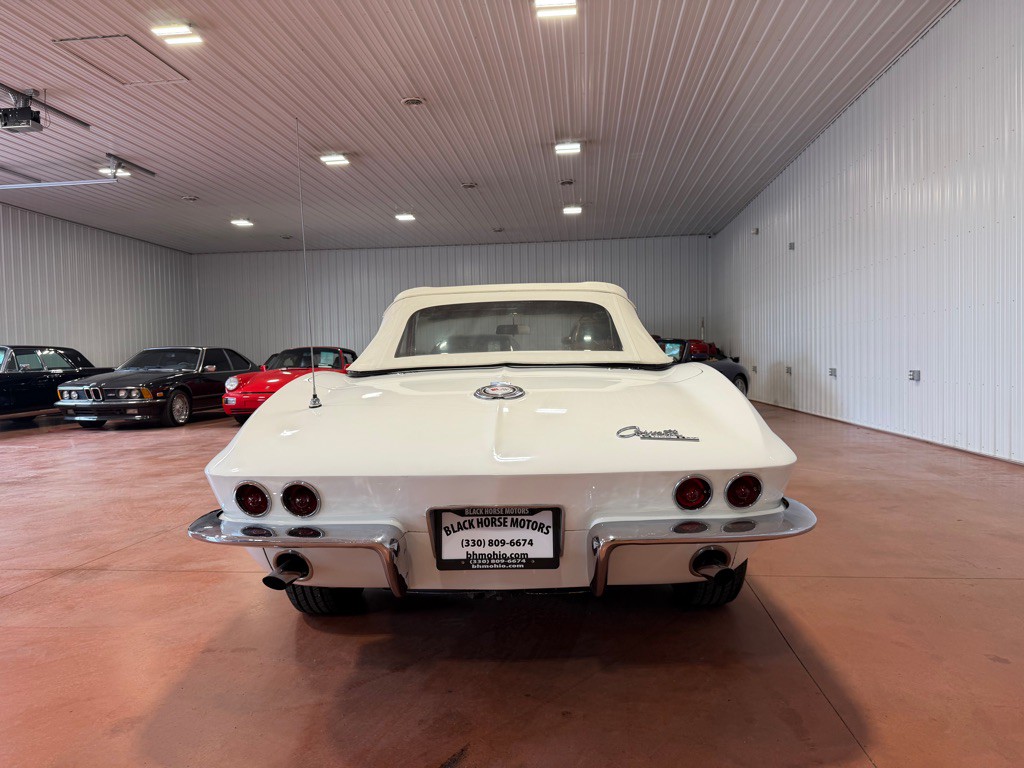 1965 Chevrolet Corvette Image 11
