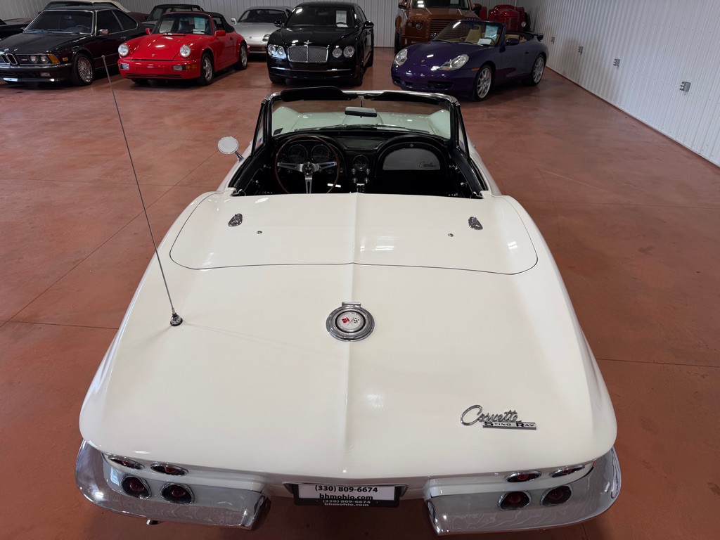 1965 Chevrolet Corvette Image 12
