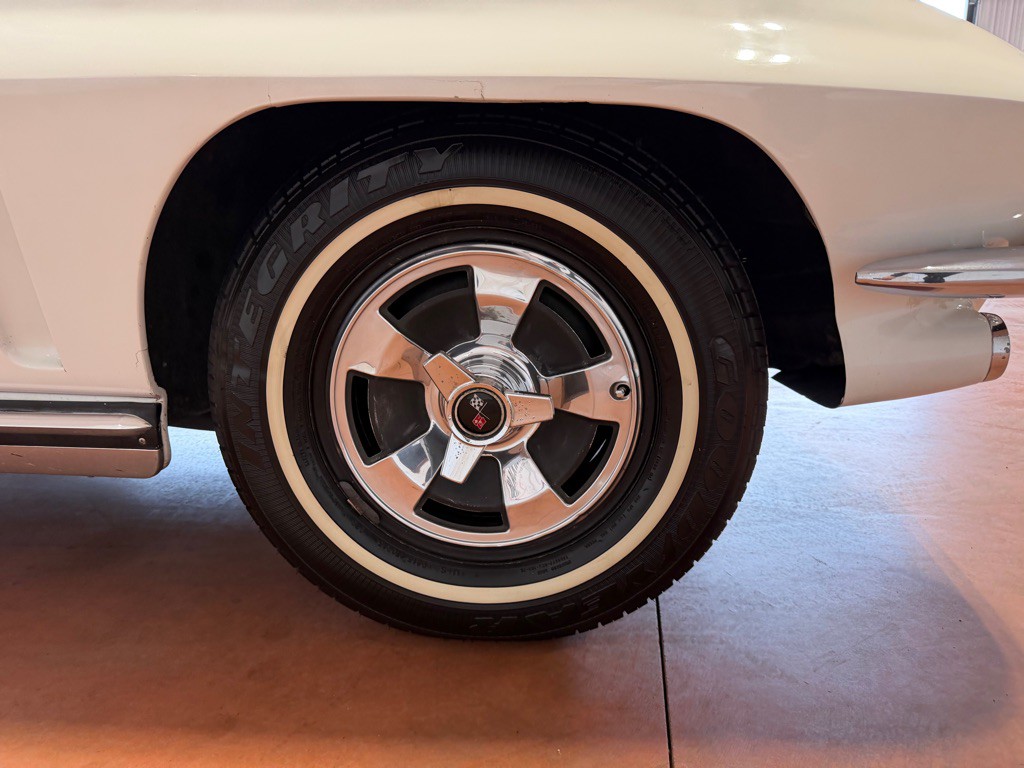 1965 Chevrolet Corvette Image 17