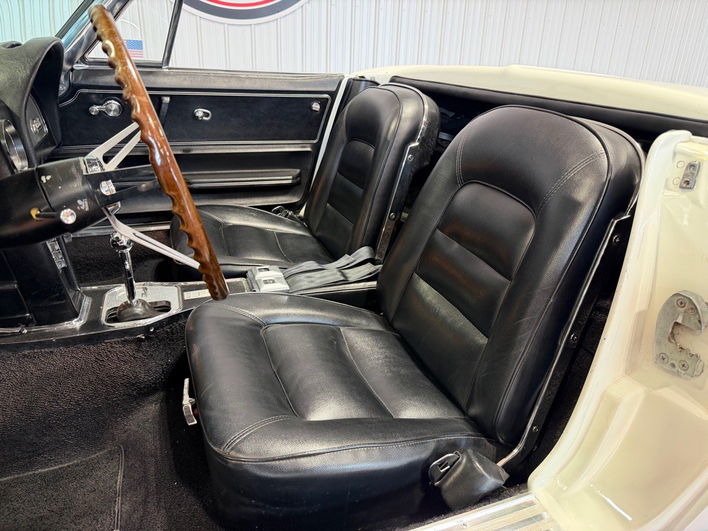 1965 Chevrolet Corvette Image 22