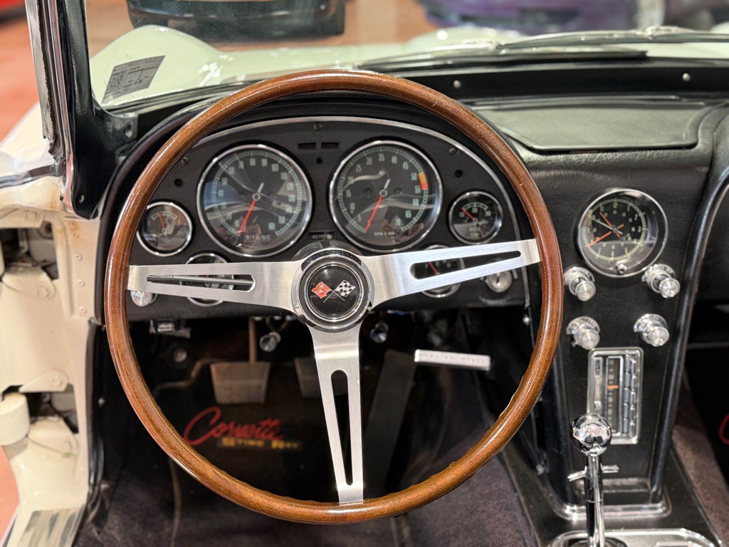 1965 Chevrolet Corvette Image 27