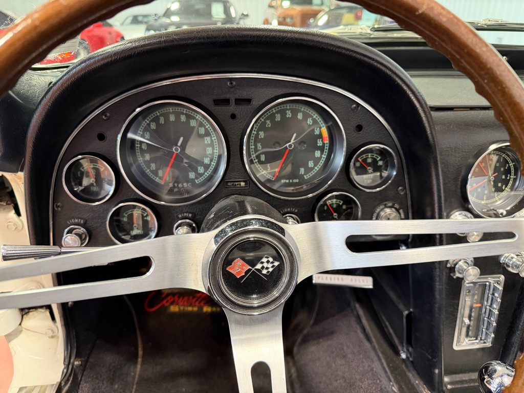 1965 Chevrolet Corvette Image 28